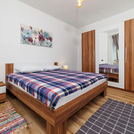 Kuca Za Odmor Mica *